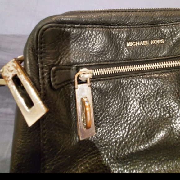 BLK PEBBLED LEATHER MICHAEL KORS CROSSBODY PURSE - Picture 3 of 3